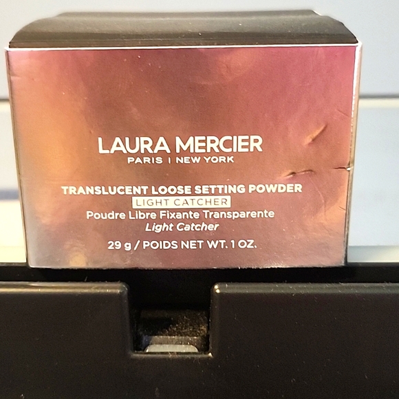 Laura Mercier Setting Powder - Picture 2 of 3